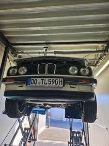 Immagine 23/67 di BMW 320i (1990)