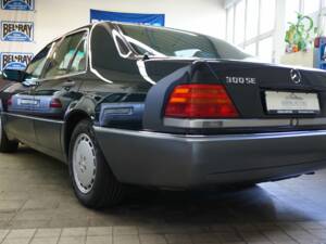 Immagine 9/36 di Mercedes-Benz 300 SE (1992)