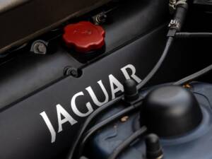 Image 12/41 of Jaguar XKR (2001)