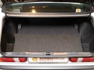 Image 29/78 de Mercedes-Benz 190 E 1.8 (1992)