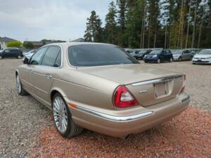Image 4/25 de Jaguar XJ 8 4.2 (2003)