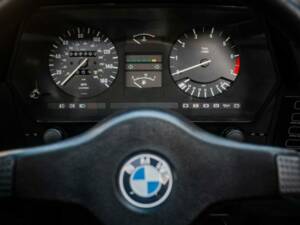 Bild 35/61 von BMW 635 CSi (1989)