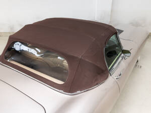 Image 24/37 de Jaguar E-Type (1968)