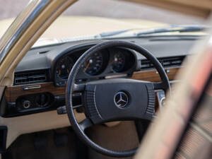 Image 23/40 of Mercedes-Benz 350 SE (1975)
