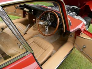 Image 22/50 de Jaguar E-Type (1968)