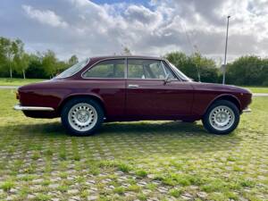 Bild 7/37 von Alfa Romeo Giulia 1600 GT Junior (1974)