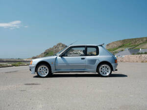 Image 4/50 of Peugeot 205 GTi 1.9 (1990)
