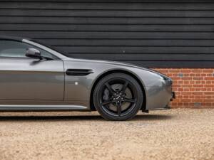 Image 22/50 of Aston Martin V8 Vantage AMR Roadster (2018)