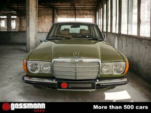 Bild 2/15 von Mercedes-Benz 200 D (1982)