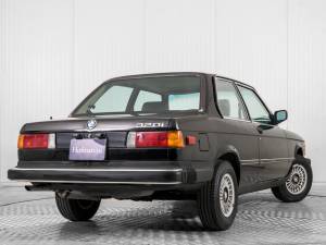 Afbeelding 39/50 van BMW 320i (1983)
