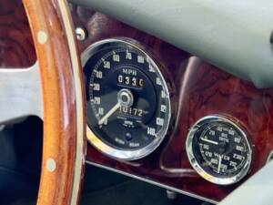 Image 16/50 of Austin-Healey 3000 Mk II (BJ7) (1964)