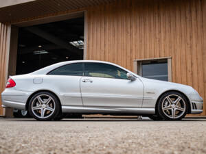 Image 27/50 of Mercedes-Benz CLK 63 AMG (2007)