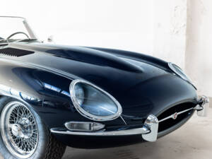 Image 34/48 de Jaguar E-Type (1967)