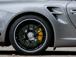 Immagine 35/50 di Porsche 911 Turbo S (2011)