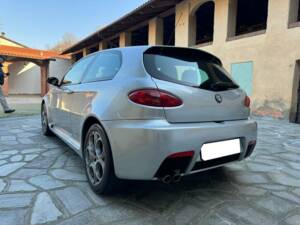 Image 2/10 of Alfa Romeo 147 3.2 GTA (2003)