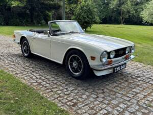 Image 3/30 of Triumph TR 6 PI (1970)