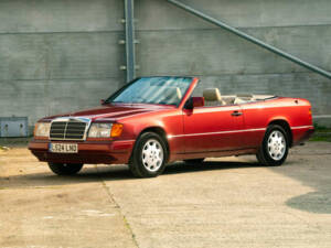 Imagen 13/50 de Mercedes-Benz E 320 (1994)