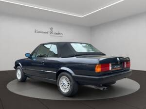 Image 21/27 de BMW 320i (1989)