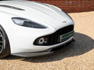 Image 18/50 of Aston Martin Vanquish Zagato (2017)