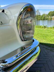 Image 20/64 of Mercedes-Benz 220 S b (1965)