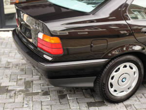 Image 86/99 of BMW 320i (1996)