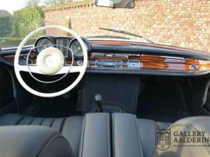 Image 9/50 of Mercedes-Benz 280 SE 3,5 (1971)