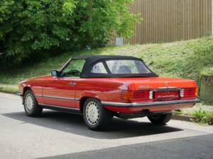 Image 18/27 of Mercedes-Benz 560 SL (1986)