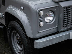 Bild 26/46 von Land Rover Defender 90 (2008)