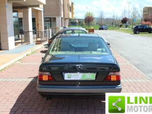 Imagen 6/10 de Mercedes-Benz E 320 (1993)