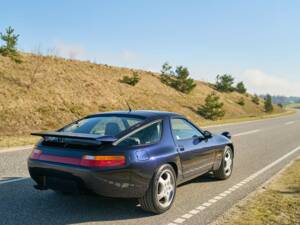 Afbeelding 32/50 van Porsche 928 GTS (1992)