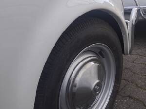 Image 13/34 of FIAT 500 L (1970)
