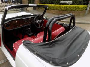 Image 22/50 of Triumph TR 5 PI (1968)