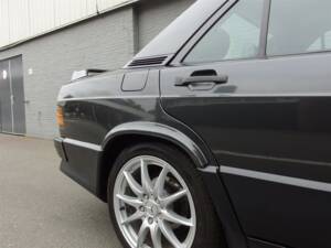 Immagine 20/98 di Mercedes-Benz 190 E 2.3-16 (1985)