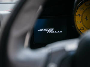 Image 18/50 of Ferrari 458 Italia (2012)