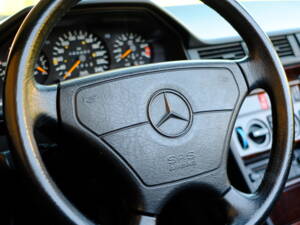 Imagen 158/171 de Mercedes-Benz E 220 (1994)