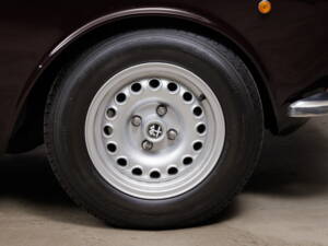 Image 15/35 of Alfa Romeo Giulia 1300 GT Junior (1973)