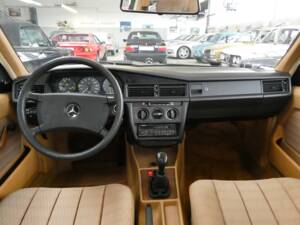 Bild 40/50 von Mercedes-Benz 190 (1989)