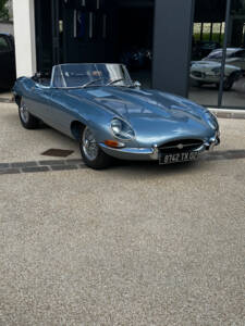 Image 3/13 of Jaguar Type E 4.2 (1966)