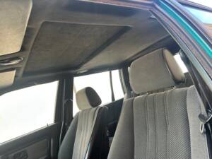 Image 15/23 of BMW 325i Touring (1993)