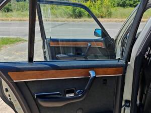 Bild 39/50 von BMW 745i (1982)
