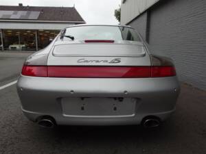 Bild 8/100 von Porsche 911 Carrera 4S (2002)