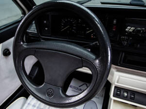 Immagine 31/39 di Volkswagen Golf III Cabrio 1.8 (1994)