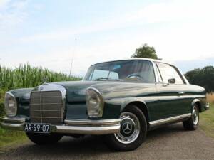 Bild 6/7 von Mercedes-Benz 220 SE b (1965)