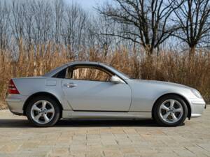 Image 4/50 of Mercedes-Benz SLK 320 (2001)