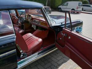 Image 19/39 of Mercedes-Benz 300 SE (1962)