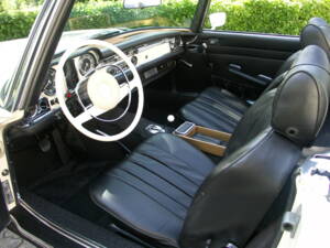 Image 12/40 of Mercedes-Benz 280 SL (1969)