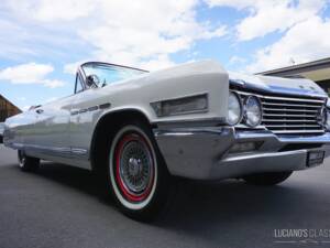 Bild 19/52 von Buick Electra 225 Custom Convertible (1964)