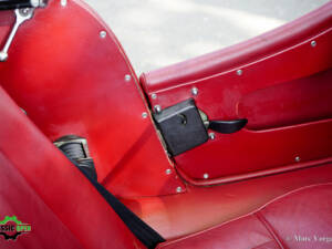 Image 36/54 of Morgan Plus 8 (1992)