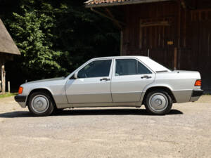 Immagine 4/100 di Mercedes-Benz 190 E 2.3 (1992)