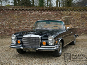 Image 33/50 of Mercedes-Benz 280 SE 3,5 (1971)